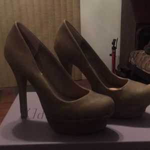 Brand new never worn!! Jennifer Lopez high heels